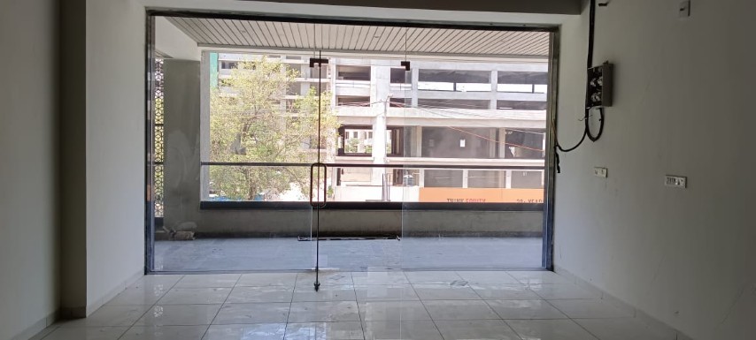 Shop 2055 Sq. Ft. Commercial Showroom for Rent in Sindhu Bhavan Road Ahmedabad - Media 8