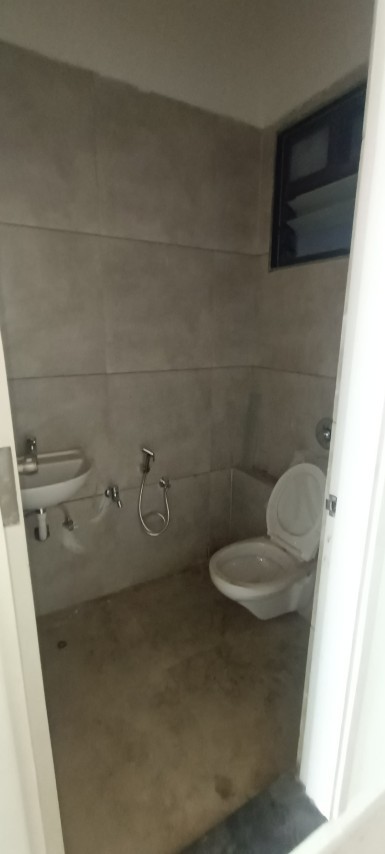 Showroom 3100 Sq. Ft. Showroom First Floor for Rent in Sg Highway Ahmedabad - Media 3
