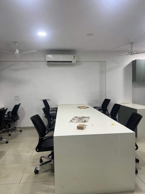 Office 1250 Sq. Ft. Commercial Office for Rent in Prahladnagar Ahmedabad - Media 2