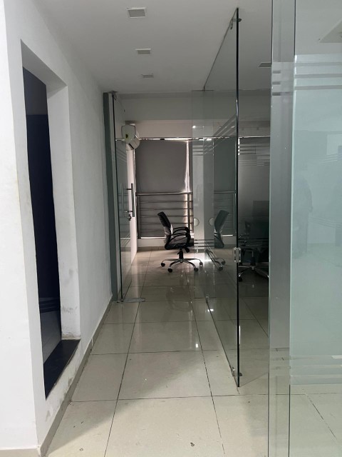 Office 1250 Sq. Ft. Commercial Office for Rent in Prahladnagar Ahmedabad - Media 9