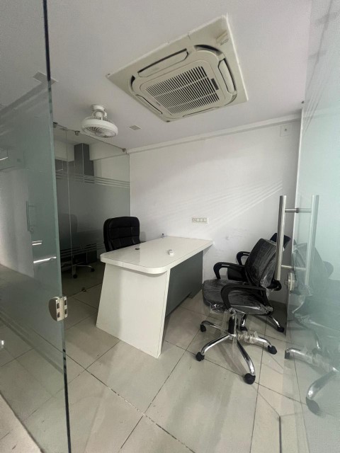 Office 1250 Sq. Ft. Commercial Office for Rent in Prahladnagar Ahmedabad - Media 10