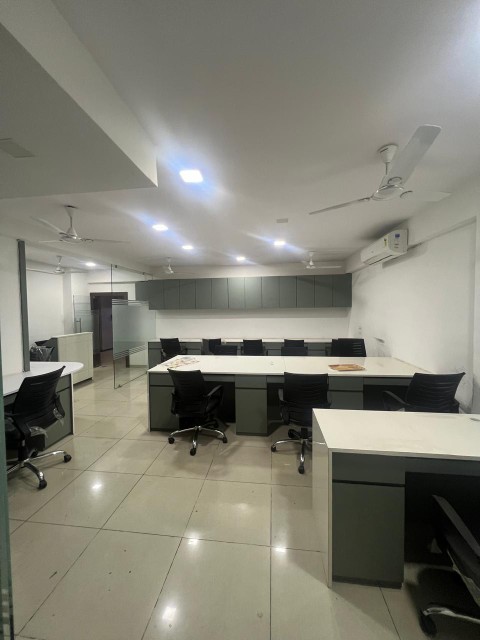 Office 1250 Sq. Ft. Commercial Office for Rent in Prahladnagar Ahmedabad - Media 14