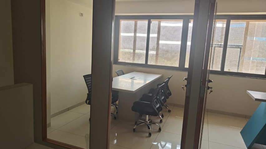 Office 1261 Sq. Ft. Commercial Office for Rent in Science City Ahmedabad - Media 3