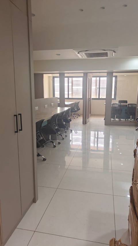Office 1261 Sq. Ft. Commercial Office for Rent in Science City Ahmedabad - Media 8