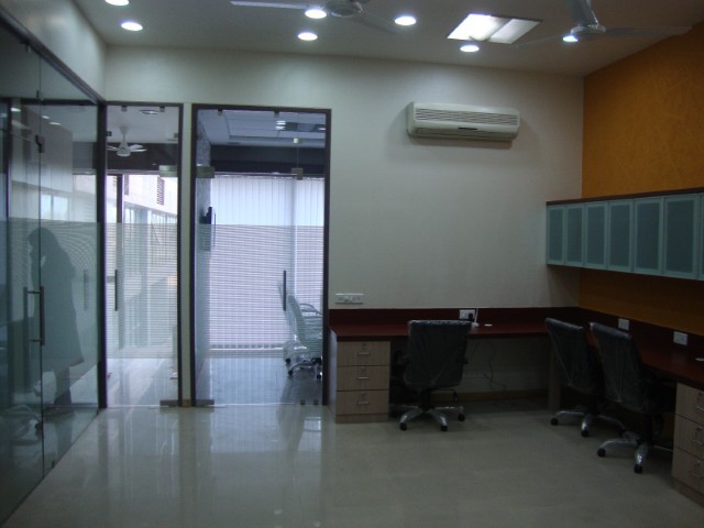 Office 1450 Sq. Ft. Commercial Office for Rent in Sola Ahmedabad - Media 4