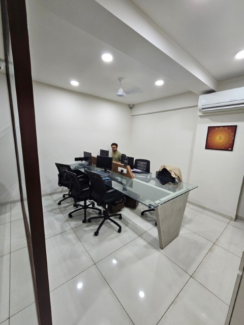 Office 1186 Sq. Ft. Commercial Office for Rent in Sg Highway Ahmedabad
