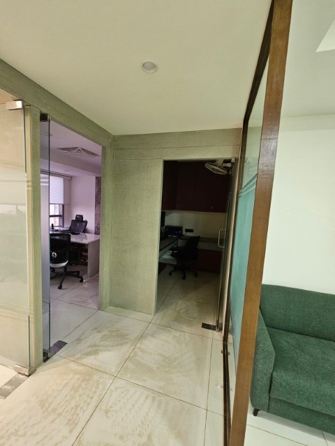 Office 1186 Sq. Ft. Commercial Office for Rent in Sg Highway Ahmedabad - Media 4