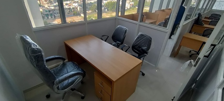 Office 1800 Sq. Ft. Commercial Office for Rent in Sola Ahmedabad - Media 6