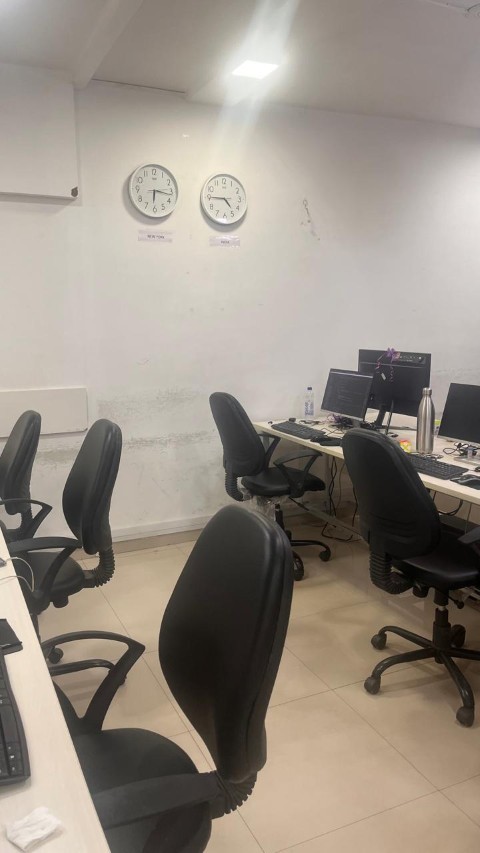Office 1050 Sq. Ft. Commercial Office for Rent in Satellite Ahmedabad - Media 6