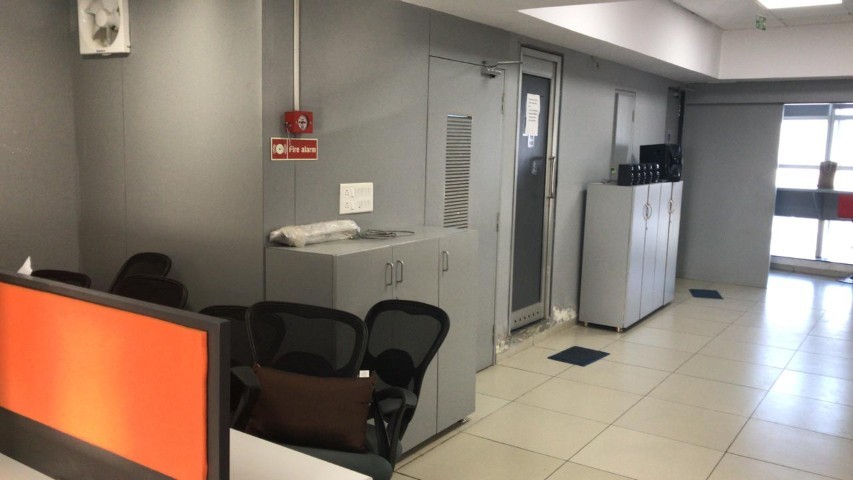 Office 1524 Sq. Ft. Commercial Office for Rent in Sg Highway Ahmedabad - Media 20