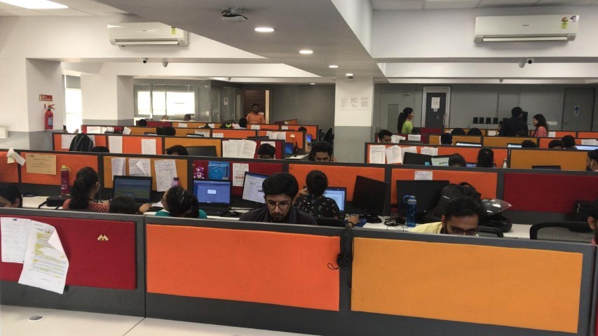 Office 1524 Sq. Ft. Commercial Office for Rent in Sg Highway Ahmedabad - Media 16