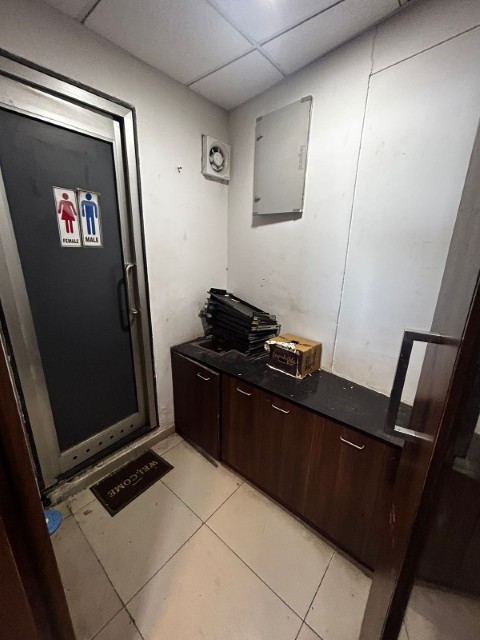 Office 1524 Sq. Ft. Commercial Office for Rent in Sg Highway Ahmedabad