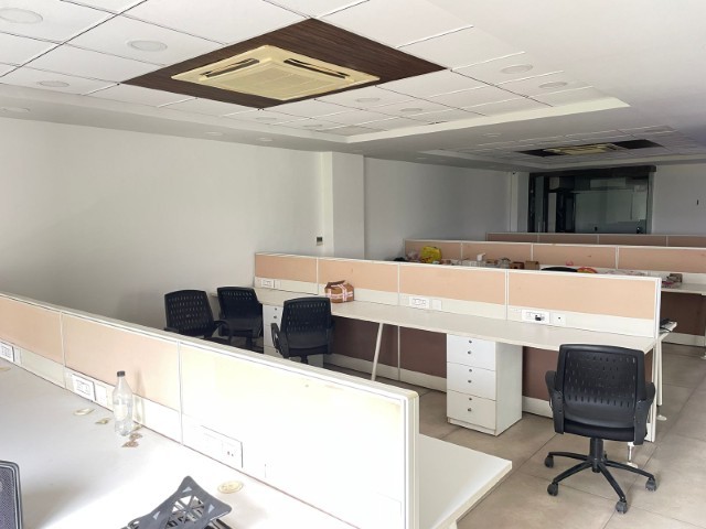 Office 2000 Sq. Ft. Commercial Office for Rent in Bodakdev Ahmedabad - Media 4