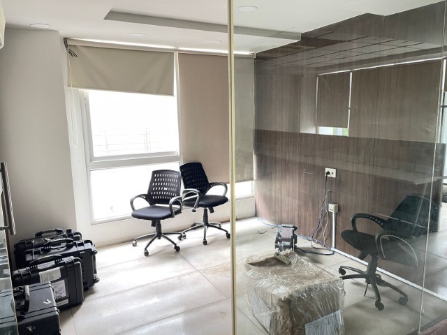 Office 2000 Sq. Ft. Commercial Office for Rent in Bodakdev Ahmedabad - Media 6