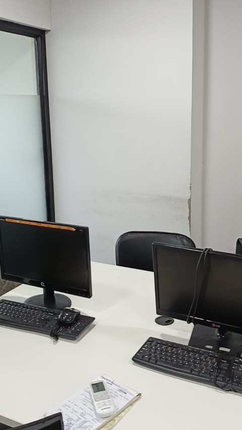 Office 1220 Sq. Ft. Commercial Office for Rent in Vastrapur Ahmedabad - Media 10