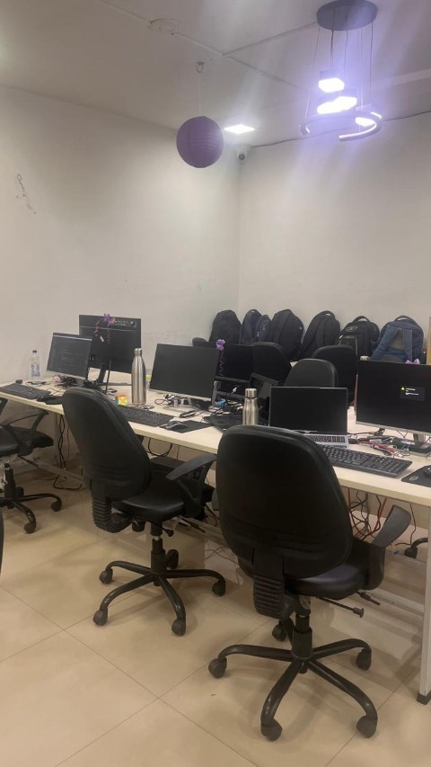Office 1050 Sq. Ft. Commercial Office for Rent in Satellite Ahmedabad - Media 10