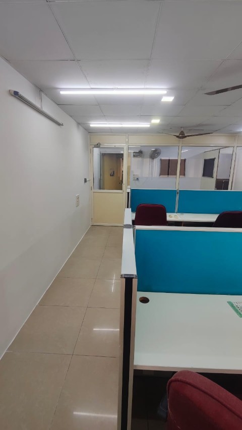 Office 928 Sq. Ft. Commercial Office for Rent in Sg Highway Ahmedabad