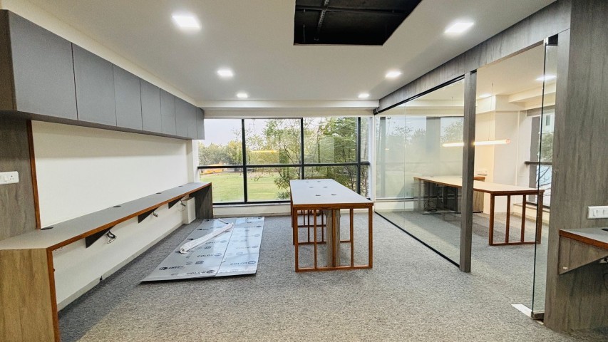 Office 1384 Sq. Ft. Commercial Office for Rent in Makarba Ahmedabad - Media 3