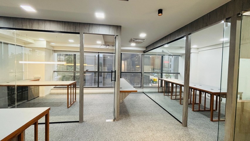 Office 1384 Sq. Ft. Commercial Office for Rent in Makarba Ahmedabad - Media 5