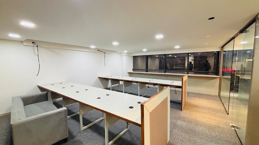 Office 1400 Sq. Ft. Commercial Office for Rent in Makarba Ahmedabad - Media 6