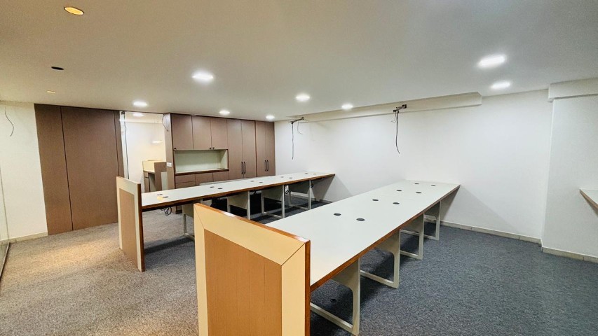 Office 1400 Sq. Ft. Commercial Office for Rent in Makarba Ahmedabad - Media 7