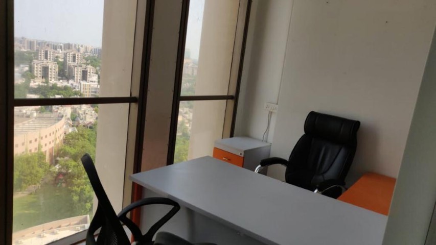 Office 1087 Sq. Ft. Commercial Office for Rent in Sg Highway Ahmedabad - Media 5