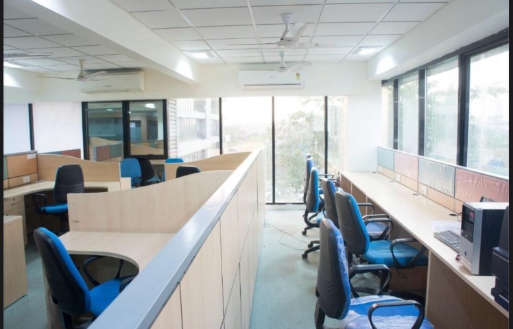 Office 5000 Sq. Ft. Commercial Office for Rent in Bodakdev Ahmedabad - Media 3