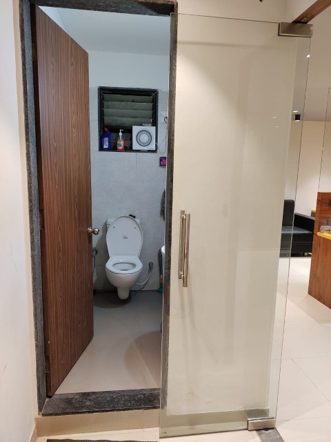 Office 1500 Sq. Ft. Commercial Office for Rent in Sg Highway Ahmedabad - Media 3