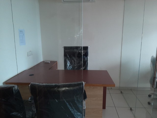 Office 900 Sq. Ft. Commercial Office for Rent in Sg Highway Ahmedabad - Media 3