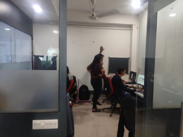 Office 3113 Sq. Ft. Commercial Office for Rent in Prahladnagar Ahmedabad - Media 8