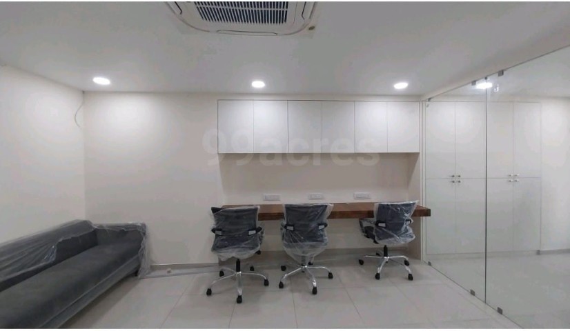 Office 1013 Sq. Ft. Commercial Office for Rent in Shyamal Cross Road Ahmedabad - Media 3