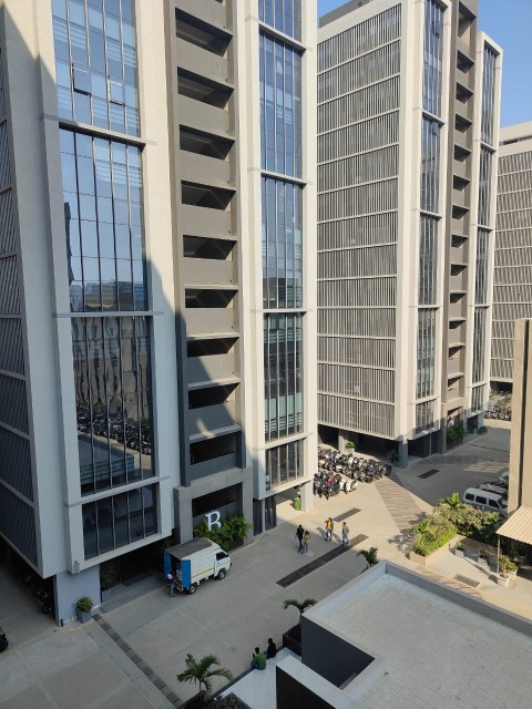 Office 800 Sq. Ft. Commercial Office for Rent in Jagatpur Ahmedabad - Media 3