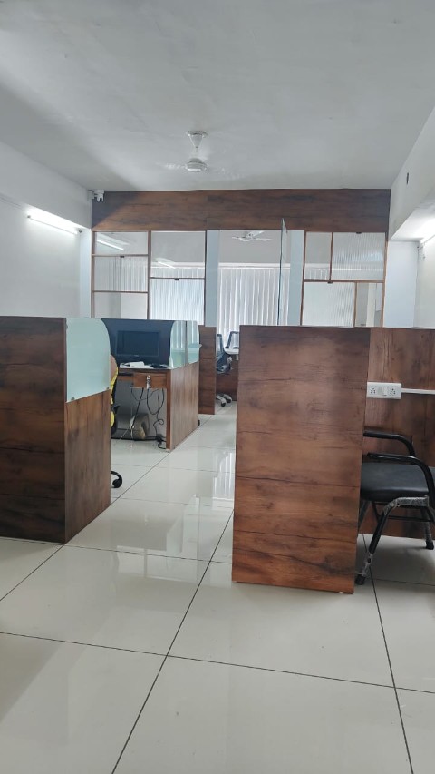 Office 800 Sq. Ft. Commercial Office for Rent in Jagatpur Ahmedabad - Media 2
