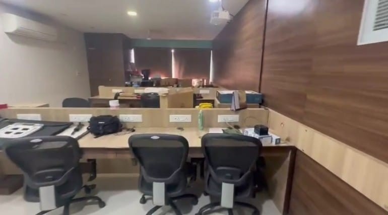 Office 1940 Sq. Ft. Commercial Office for Rent in Sg Highway Ahmedabad - Media 1