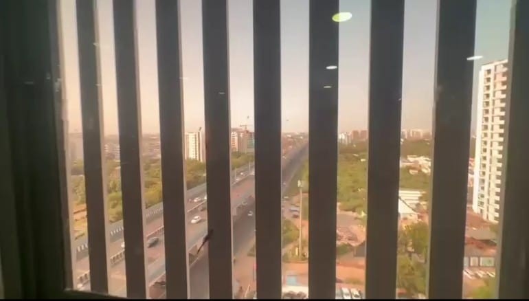 Office 1940 Sq. Ft. Commercial Office for Rent in Sg Highway Ahmedabad - Media 4