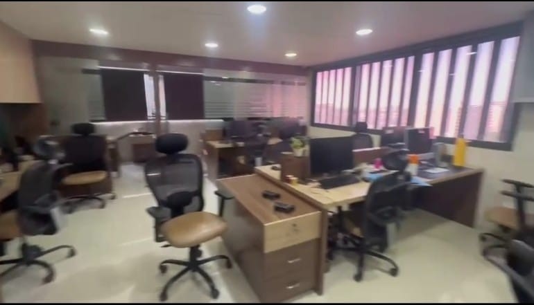 Office 1940 Sq. Ft. Commercial Office for Rent in Sg Highway Ahmedabad - Media 6