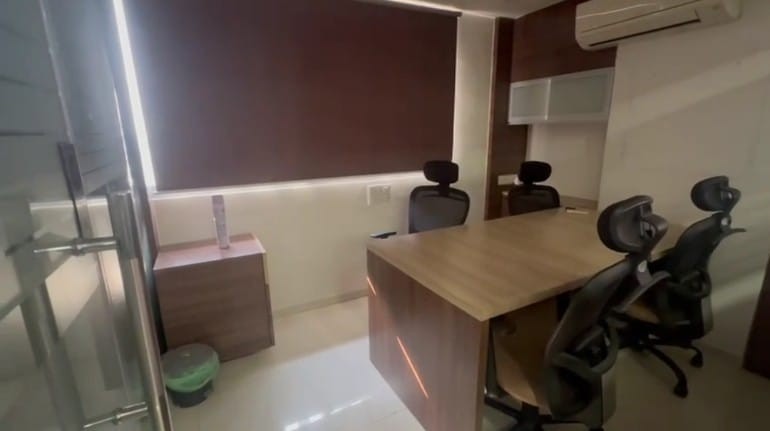 Office 1940 Sq. Ft. Commercial Office for Rent in Sg Highway Ahmedabad - Media 7