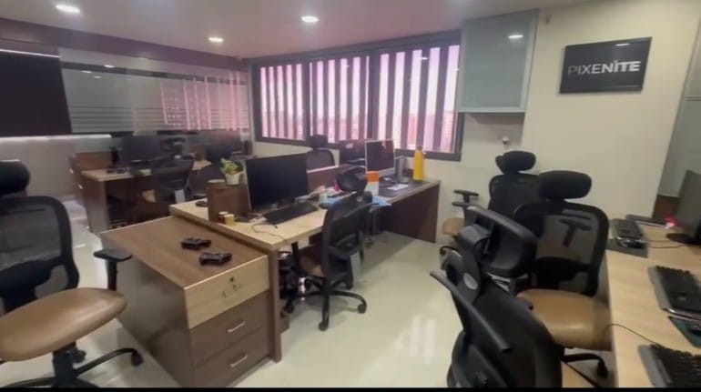 Office 1940 Sq. Ft. Commercial Office for Rent in Sg Highway Ahmedabad - Media 8