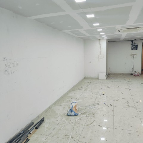 Office 1122 Sq. Ft. Commercial Office for Rent in Shyamal Cross Road Ahmedabad - Media 2
