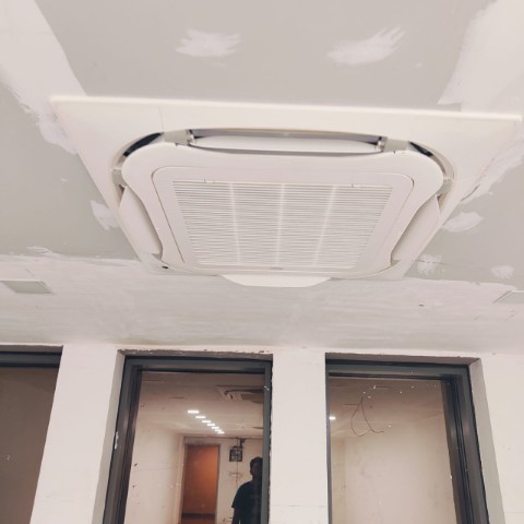 Office 1122 Sq. Ft. Commercial Office for Rent in Shyamal Cross Road Ahmedabad - Media 4