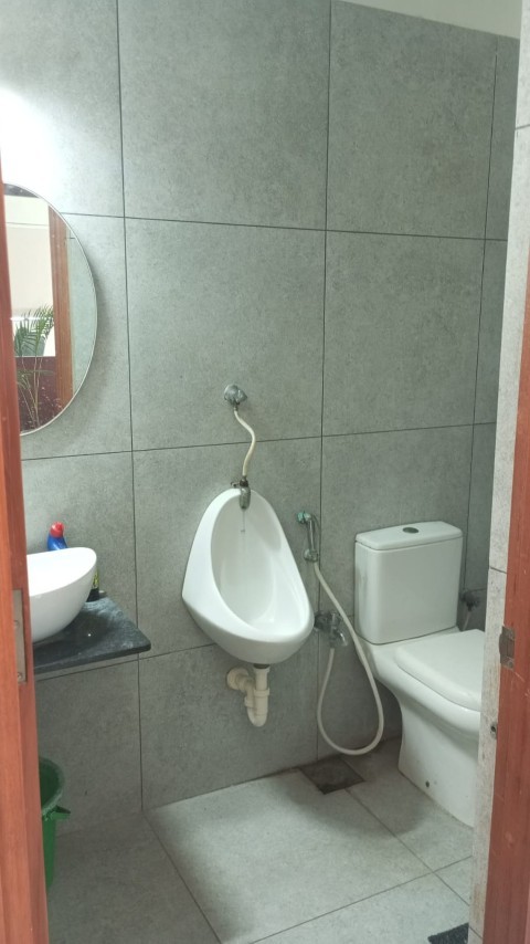 Office 1040 Sq. Ft. Commercial Office for Rent in Jagatpur Ahmedabad - Media 4