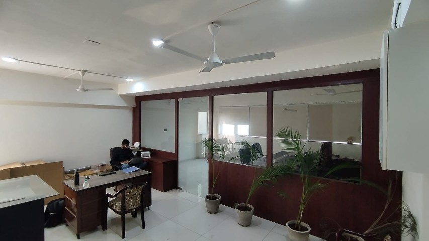 Office 1040 Sq. Ft. Commercial Office for Rent in Jagatpur Ahmedabad - Media 5