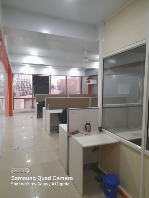 Office 919 Sq. Ft. Commercial Office for Sale in Sg Highway Ahmedabad - Media 5