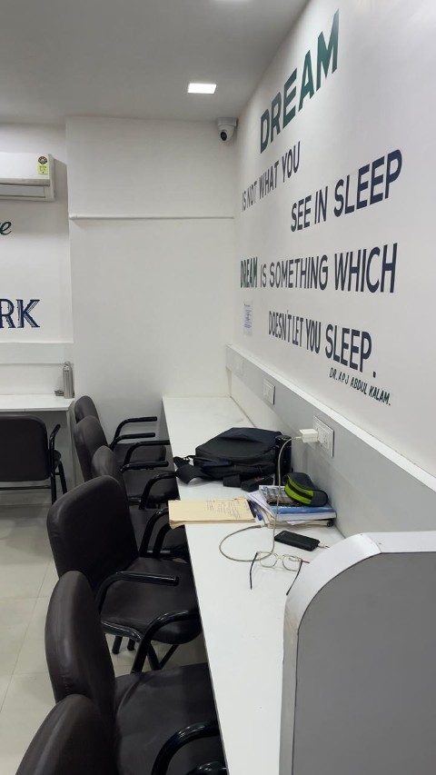 Office 750 Sq. Ft. Commercial Office for Sale in Sola Ahmedabad - Media 2