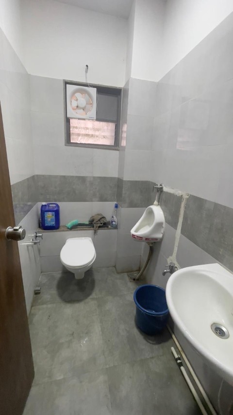 Office 750 Sq. Ft. Commercial Office for Sale in Sola Ahmedabad - Media 9