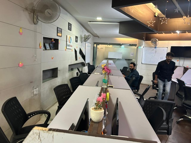Office 1625 Sq. Ft. Commercial Office for Rent in Sg Highway Ahmedabad