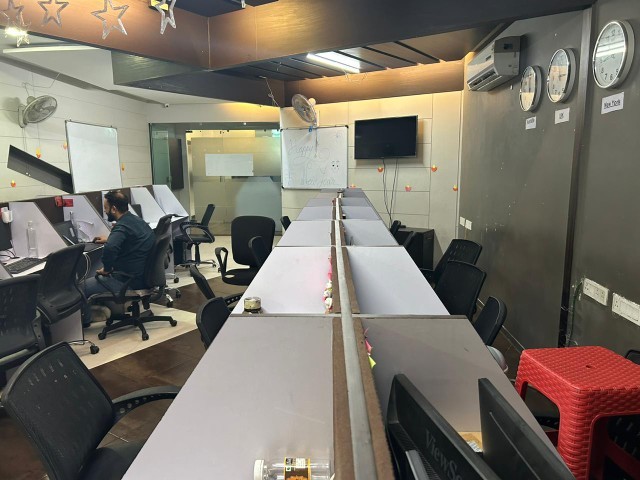 Office 1625 Sq. Ft. Commercial Office for Rent in Sg Highway Ahmedabad - Media 2