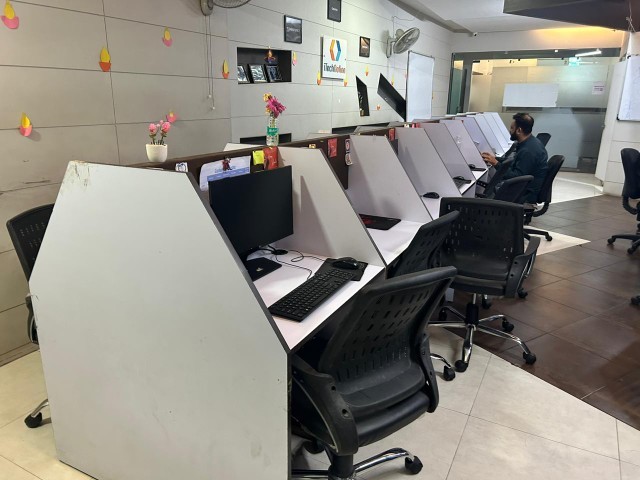 Office 1625 Sq. Ft. Commercial Office for Rent in Sg Highway Ahmedabad - Media 6