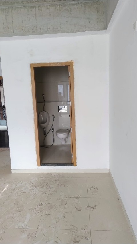 Office 679 Sq. Ft. Commercial Office for Sale in Jagatpur Ahmedabad - Media 4