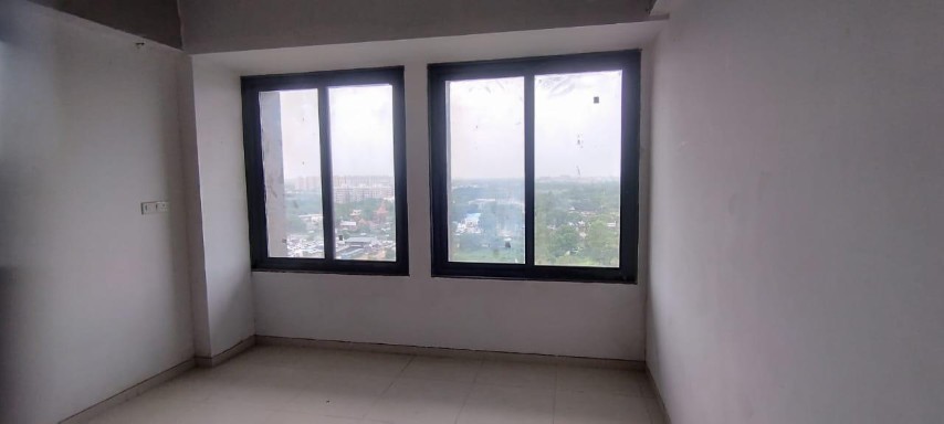 Office 658 Sq. Ft. Commercial Office for Sale in Jagatpur Ahmedabad - Media 2